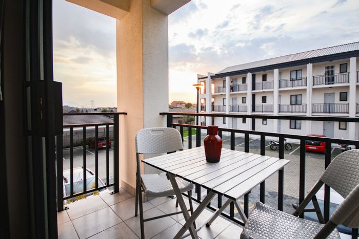 Haasendal Apartment For Sale: 2 Bedrooms, balcony, parking, ideal for entrepreneurs.