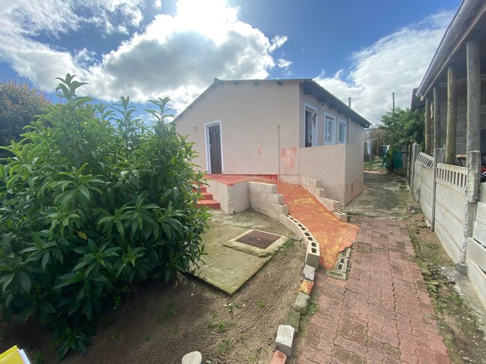 2-Bedroom House For Sale in Hawston with Secure Parking and Garage Access.