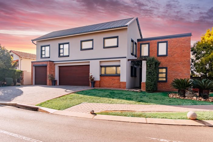 For Sale: House in Midlands Estate with heated plunge pool, cinema room, and gym.