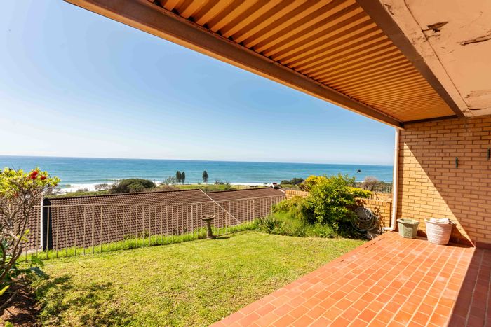 Townhouse for Sale in Scottburgh Central: Sea views, communal pool, and garage.