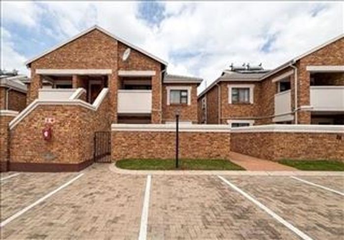For Sale: Townhouse in Beyers Park with 3 beds, 2 baths, and estate security.