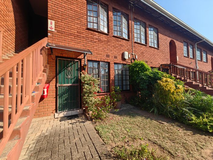 Ground floor flat in Scottburgh Central, close to amenities and secure parking. For Sale.