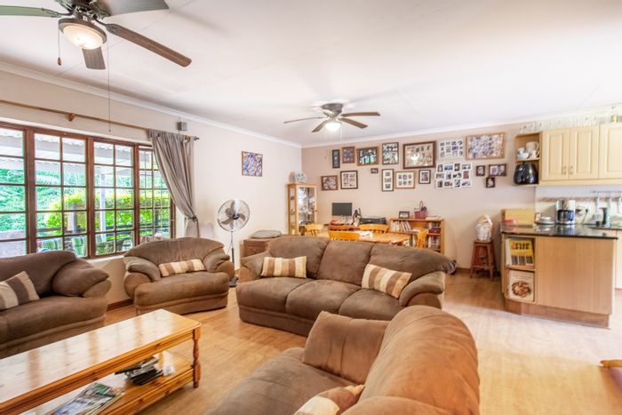 Amanzimtoti Townhouse For Sale: 3 beds, pet-friendly, private garden, secure complex.
