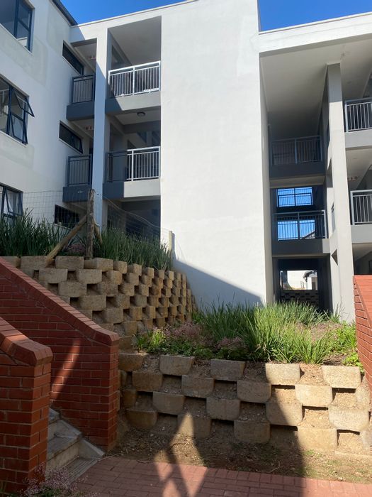 Hayfields Apartment For Sale: 2 bedrooms, balcony, clubhouse access, parking included.