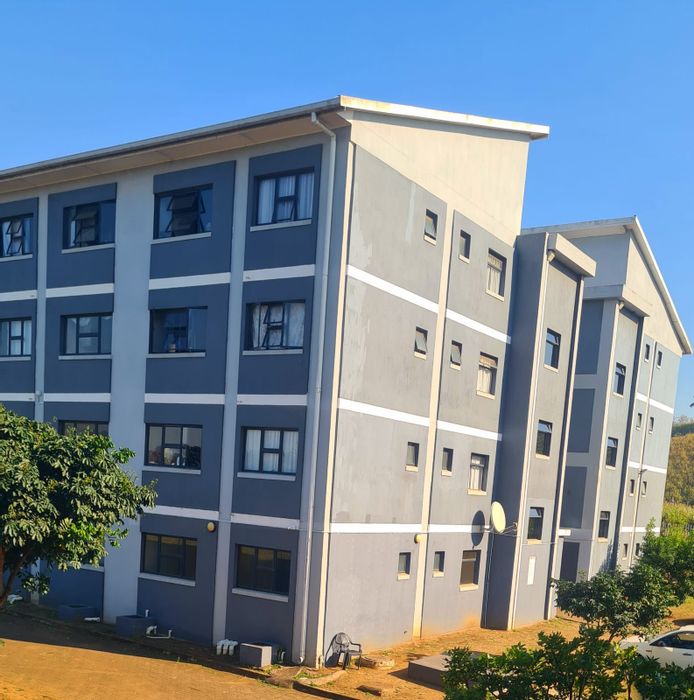 Townhouse For Sale in Tongaat Central: 3 beds, 3 baths, near amenities.