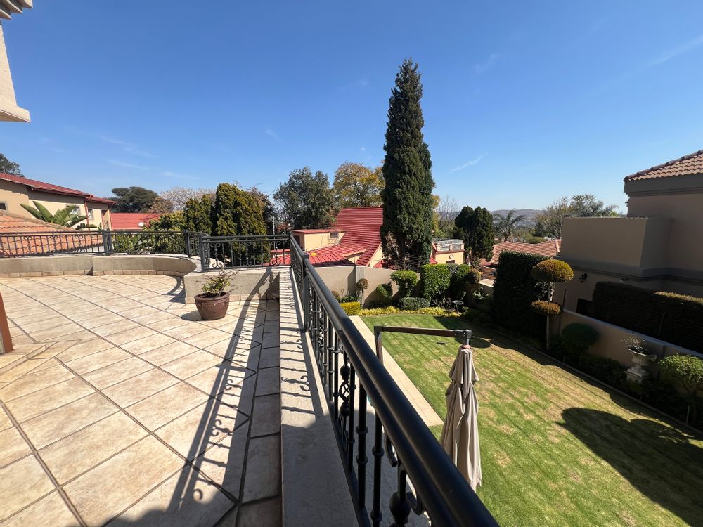 Large upstairs veranda