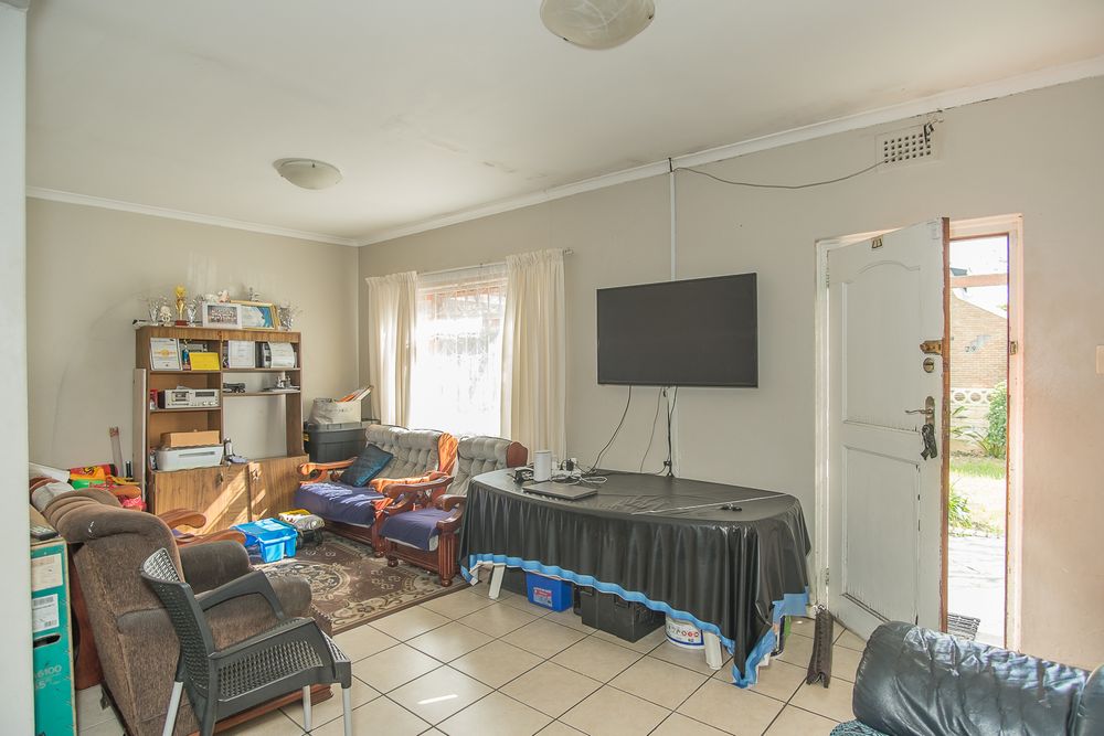 Entrance to Lounge 2