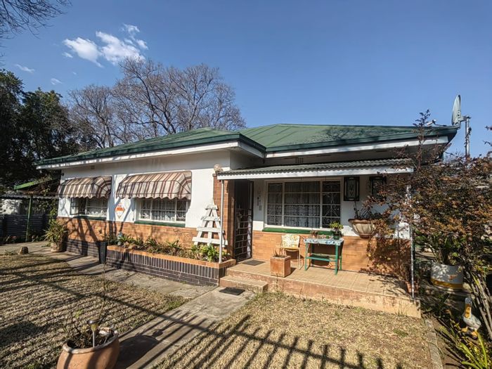 For Sale: House in Parys Central with flatlet, garage, and river proximity.