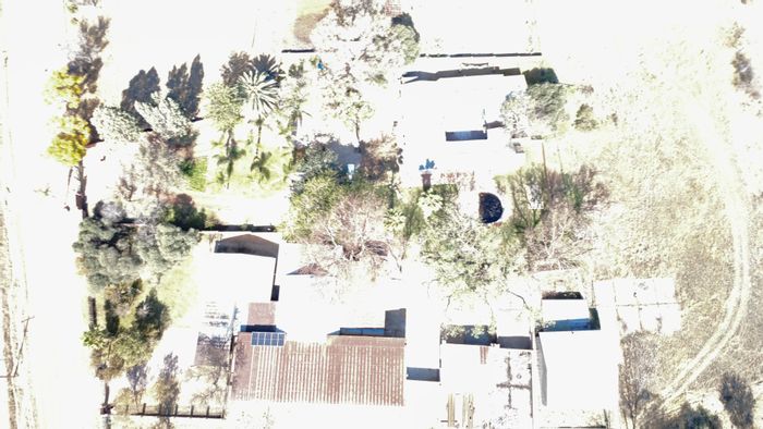 Versatile 8.5ha smallholding in Bultfontein AH with multiple houses and workshops. For Sale.