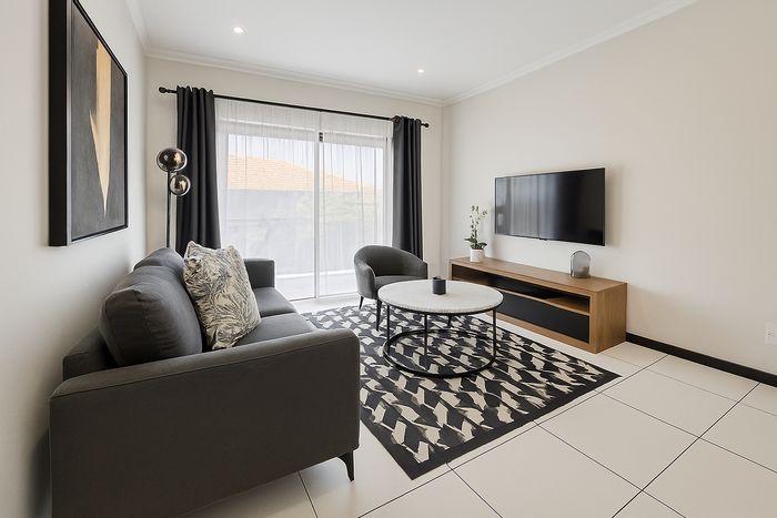 Lonehill Apartment For Sale: 1 Bed, Airbnb-friendly, gym, pool, secure parking.