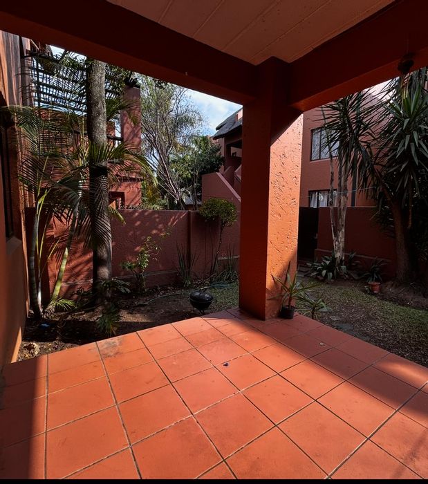 Sunninghill Apartment For Sale: 1-bed, private garden, pools, secure living.
