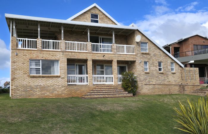 Wavecrest House For Sale: 5 bedrooms, greenbelt views, near Albatros Beach.