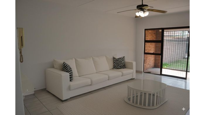 Buccleuch Apartment For Sale: 2 Bedrooms, Garden, Secure Complex, Close to Amenities.
