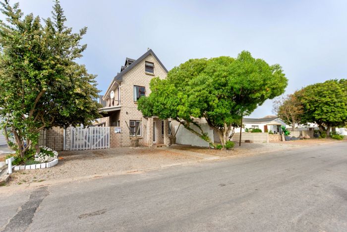 For Sale: Britannia Bay House with Guest House, pool, and outdoor entertainment area.