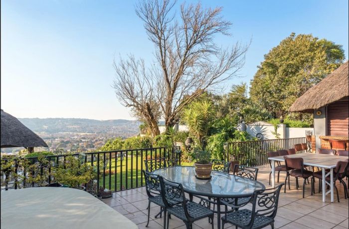 Kensington House For Sale: Spacious living, cottage income potential, solar energy.