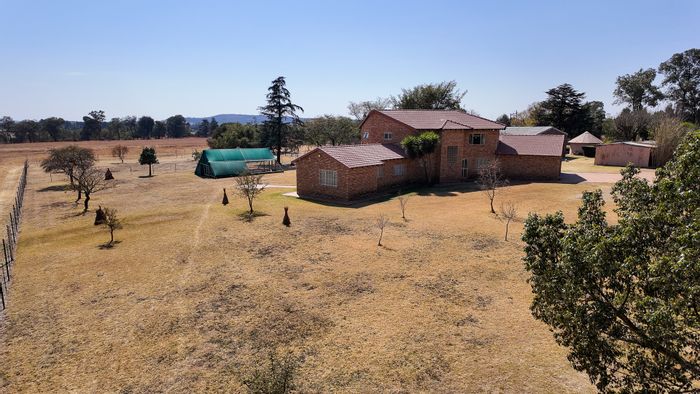 Hartzenbergfontein Small Holding For Sale: 9.25ha, 2 homes, warehouse, stables.