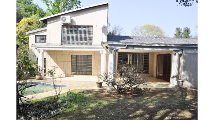 Spacious Paulshof house for sale: 6 beds, pool, garden, flatlet potential.
