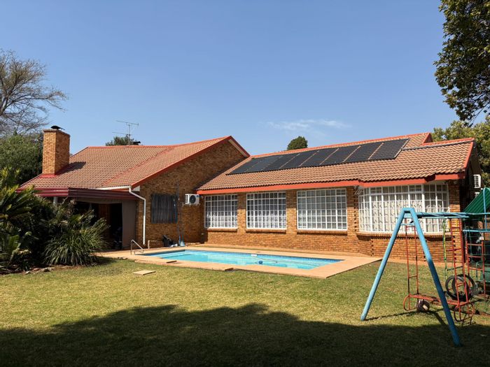 For Sale: Spacious Noordheuwel house with pool, lapa, study, and security features.