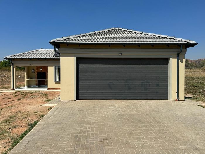 Heatherview House For Sale: 3 beds, double garage, near shops and schools.