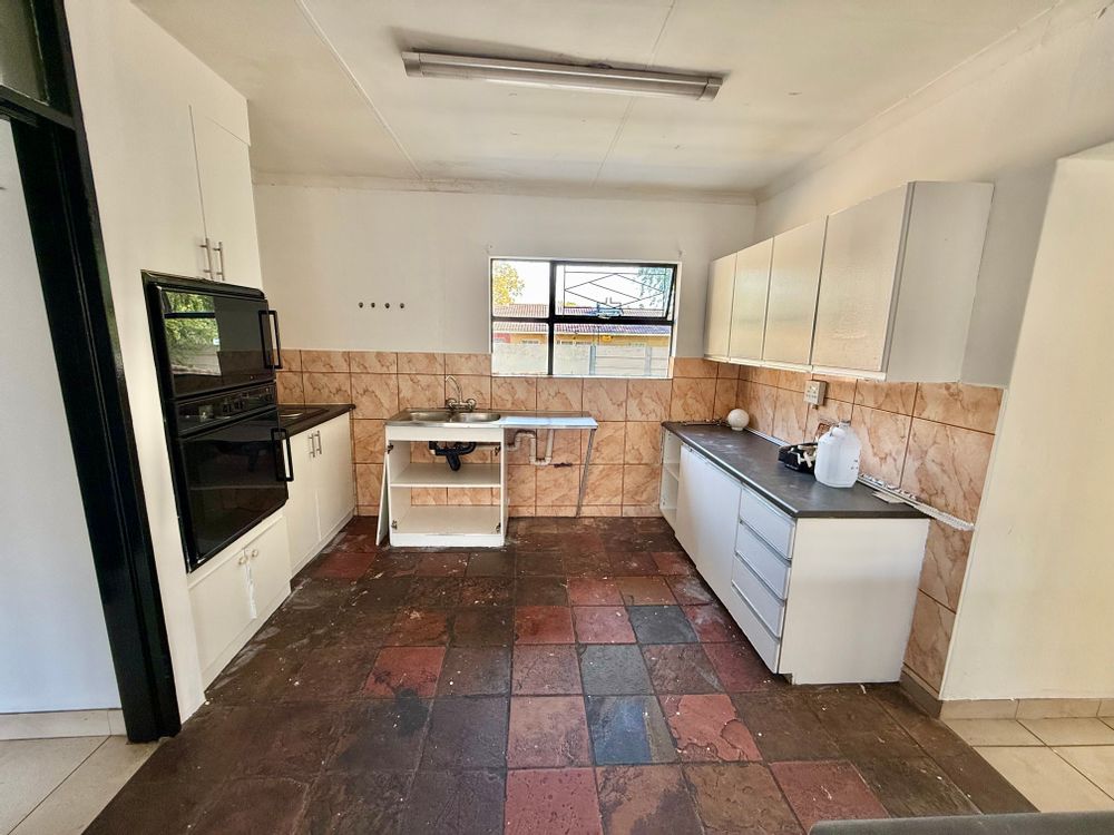 Unit 2-Kitchen-Photo Before kitchen was redone