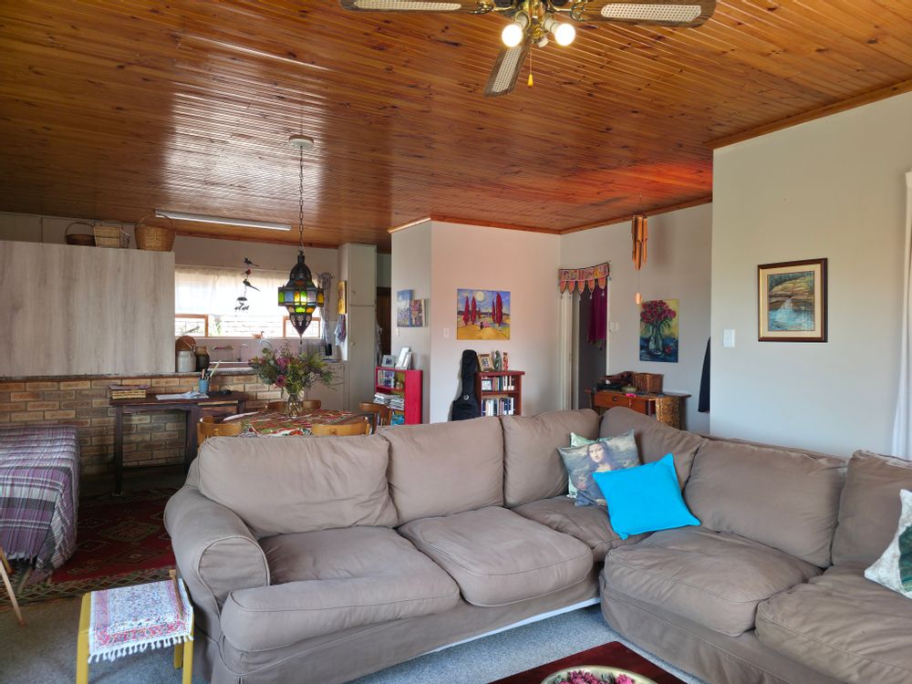 Open-plan lounge/dining/kitchen