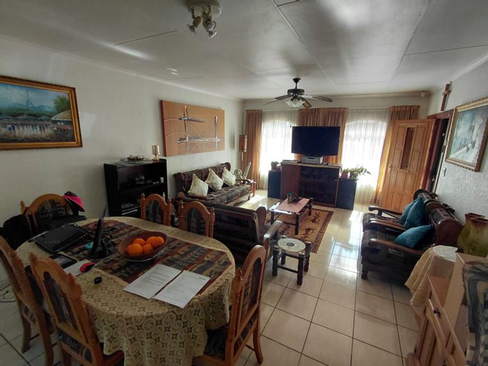 Eco-Friendly 2-Bedroom Townhouse For Sale in Parys Central with Solar Power.