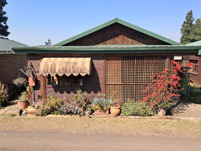 House for Sale in Albert Falls: 2 beds, lake views, deck, cash purchase only.