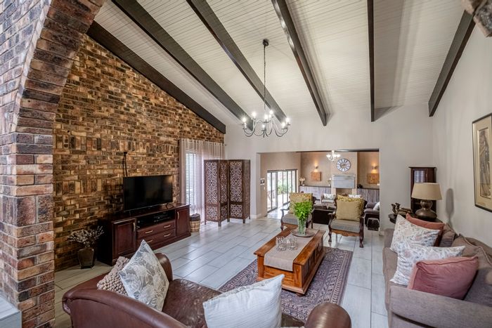 For Sale: Spacious House in Winterhoek Park with pool, braai area, and study.