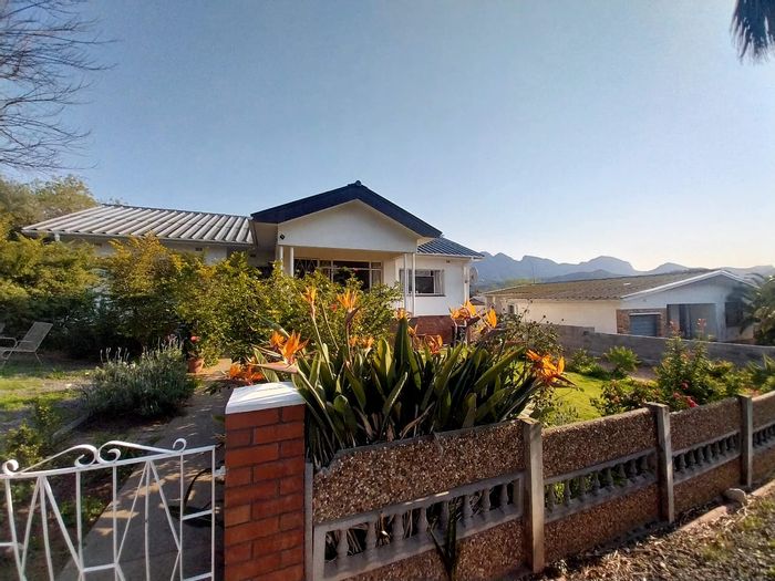 For Sale: House in Fairy Glen with flatlet, parking, and prime location.