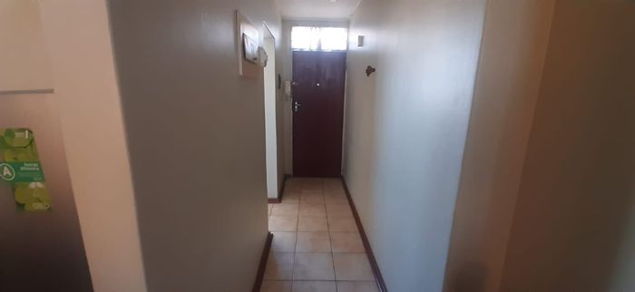 Apartment To Rent in Wonderboom South: Private bedroom, shared amenities, close to transport.