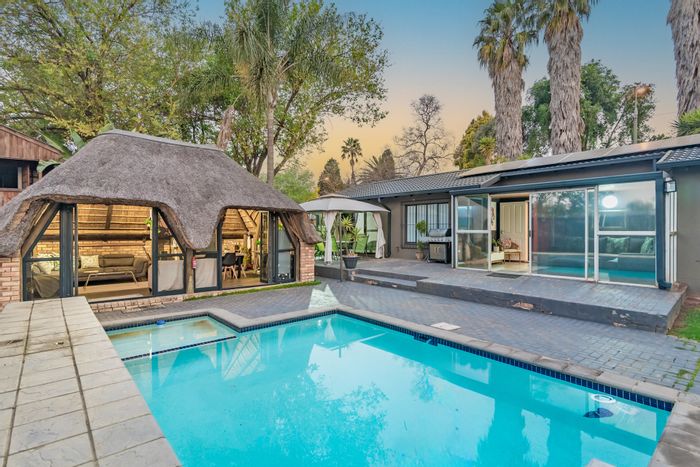 Strubensvallei House For Sale: 3 beds, pool, lapa, solar system, auction starting R1.7M.