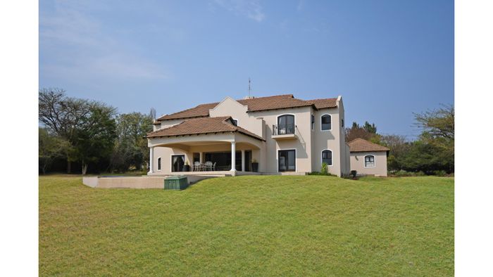 For Sale: House in Blue Hills Country Estate with 4 en suite bedrooms, pool.