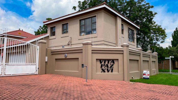Edenvale Central Cluster For Sale: 3 beds, garden, secure complex, close to amenities.