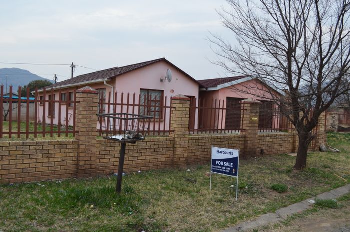 Queenstown Central House For Sale: 3 beds, double garage, spacious living areas.