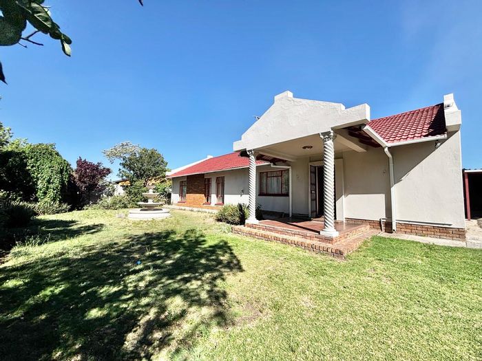 For Sale: House in Secunda Central with 4 bedrooms, double garage, and versatile outside room.