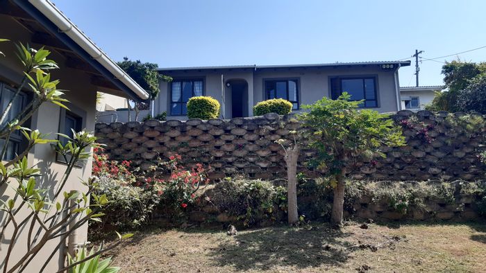 Amanzimtoti House For Sale: 3 bedrooms, bachelor flat, large garden, sea view.