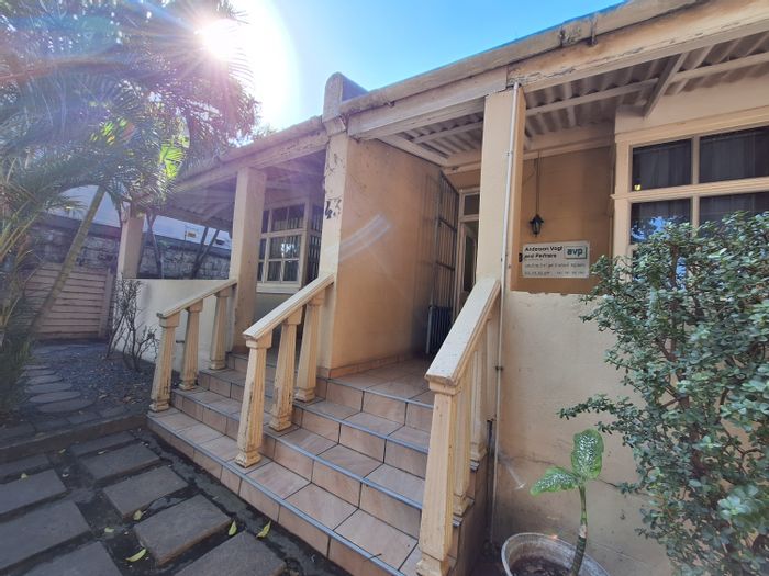 For Sale: Glenwood House with 4 bedrooms, parking, and commercial potential.