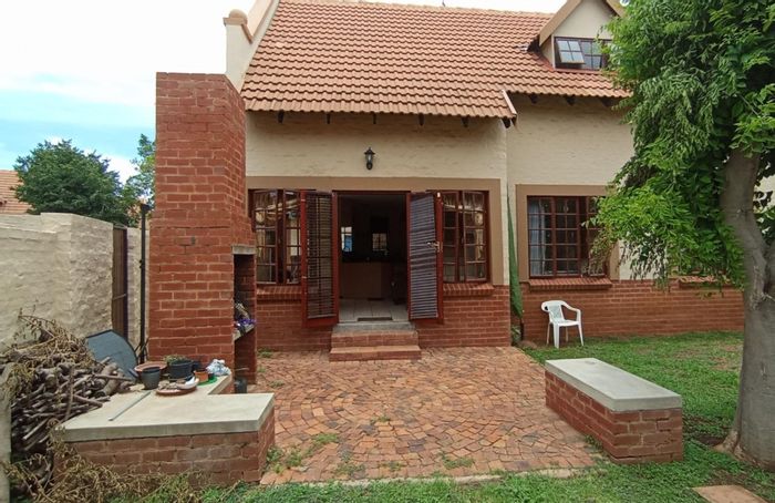 Equestria Townhouse For Sale: 3 Bedrooms, garden, braai area, pet-friendly complex.