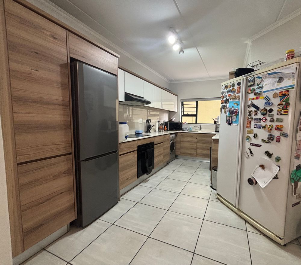 Large Kitchen with Dishwasher, Washing Machine & Tumble Dryer Included