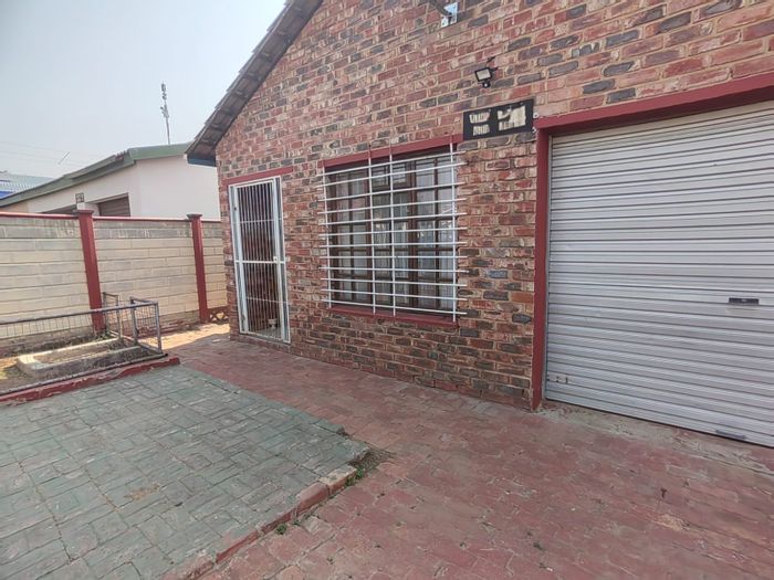 2-Bedroom Townhouse in Parys Central For Sale, near CBD, no levies.