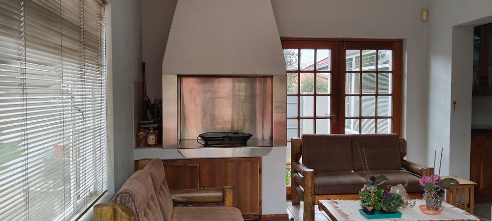 Open-plan Braai-room