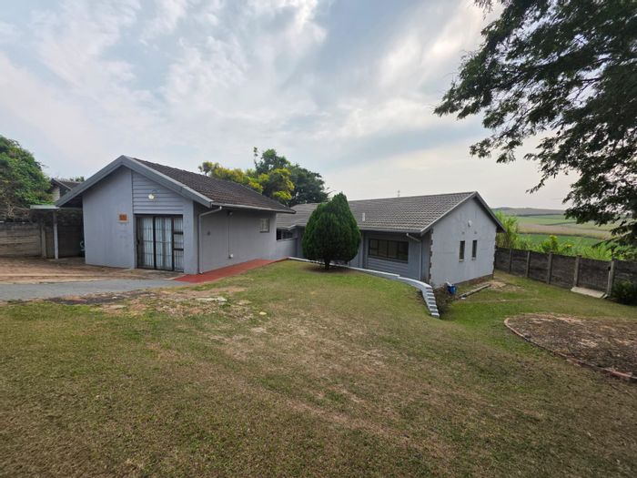 Noordsig House For Sale: 4 bedrooms, pool, large yard, outbuilding, parking.