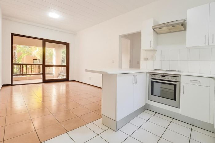 For Sale: Apartment in Magaliessig with 24-hour security, clubhouse access, and Montecasino proximity.