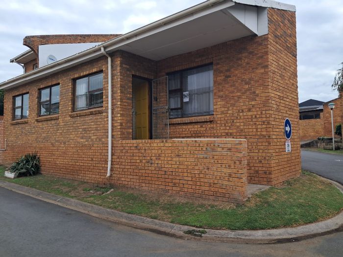 Gonubie House For Sale: 2 bedrooms, secure, private, expansion plans approved.