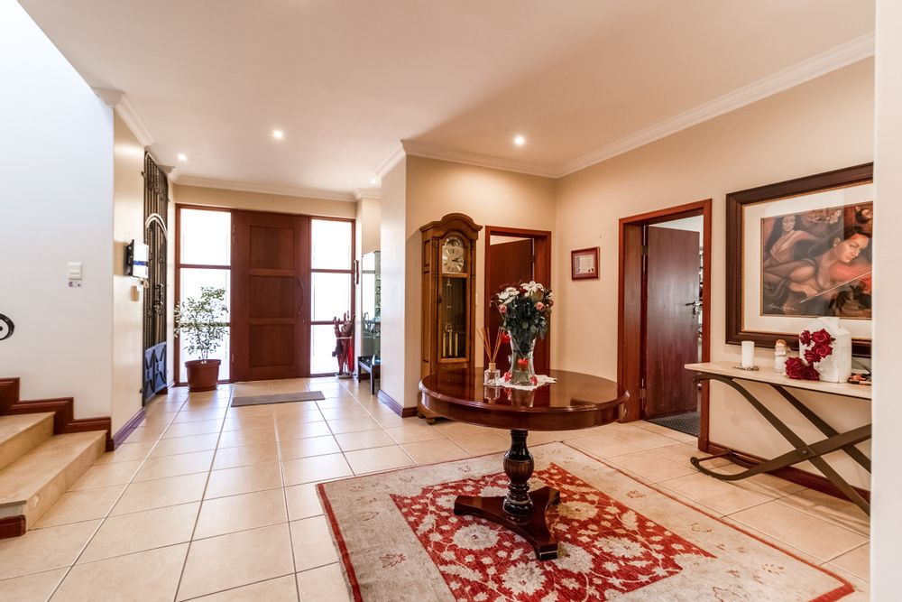 Entrance hall, guest loo and entrance to the 1 bedroom flat