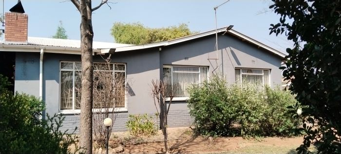 Heidelberg Ext 5 house for sale: 3 beds, office, entertainment space, low-maintenance garden.