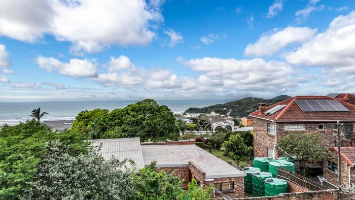 Cintsa East: Vacant land for sale with sea views, serviced and ready to build.