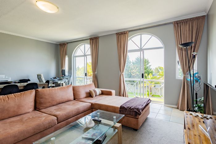 For Sale: Duplex Apartment in Rosendal with 2 Bedrooms, 2.5 Baths, Secure Parking.