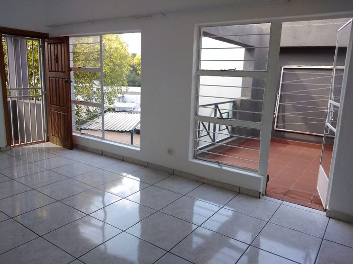 Radiokop Flat To Rent: 2 beds, 2 baths, balcony, pool, secure parking.