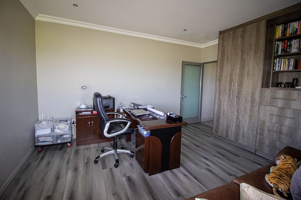 Lovely ensuite with great views over green belt